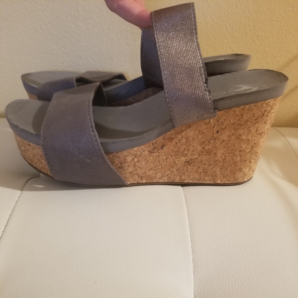 Grey wedges